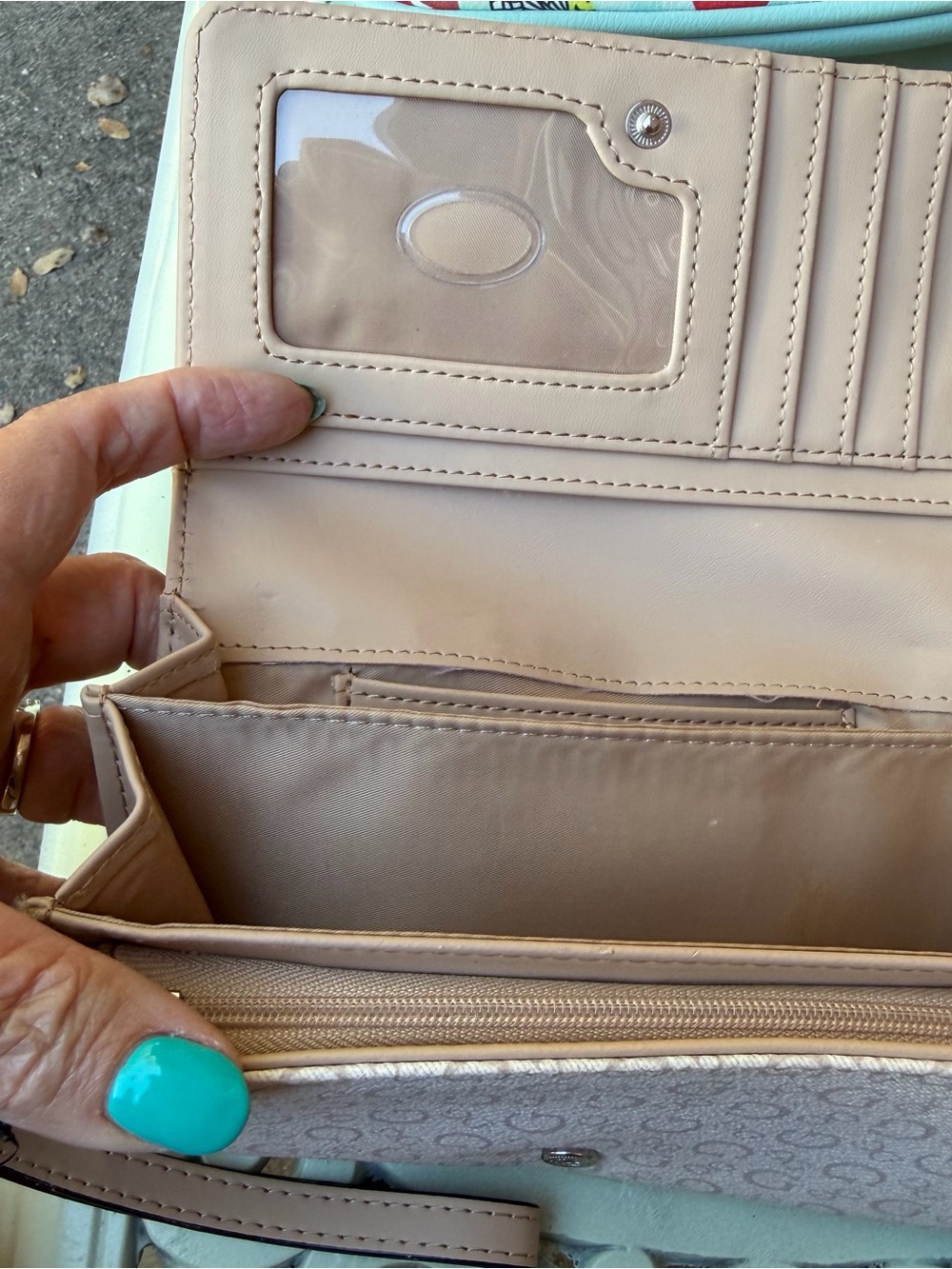 GUESS Mirrored Triangle Wallet NWOT - Picture 7 of 7